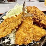 世界一のカキフライと肴 わぶ - カキフライ定食（1050円）+アジフライ（250円）