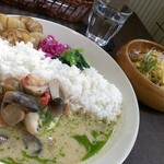 Cafe Boneu - 瀬戸内真鯛と海老のグリーンカレー