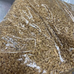 Haijima Halal Food - This is what I wanted.
                      The whole grain before milling.
                      Huh?
                      It's what becomes the whole grain after milling.
                      So it's strong wheat.
                      I heard it's not sold anywhere.