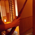 The　dining　YOSA八右衛門 - 赤ヤガラを持ち説明してくれているカニゾー氏