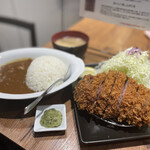 とんかつ檍のカレー屋 いっぺこっぺ - カタロースかつカレー