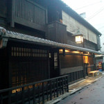 鳥彌三 - 歴史を感じる外観