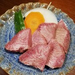 炭焼 肉丸 - 松阪牛の厚切りタン