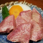 炭焼 肉丸 - 松阪牛の厚切りタン