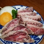 炭焼 肉丸 - 左が松阪牛のサガリ 右が松阪牛のハラミ
