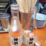 丸吉飯店 - 日本酒冷酒 800円(税込)(2021年10月27日撮影)