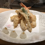 鮨 天使 - 子供も含めた大根おろしと天出汁を付けてくれています。細かな配慮に感謝であります。