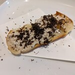 （h）etta - パン　マッシュルームのペースト　トリュフ