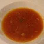 町家フレンチ プランセス メゾン - サフラン風味 魚介出汁のトマトソース アップ