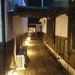 町家フレンチ プランセス メゾン - 町屋小路 右側通路