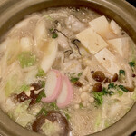 日本料理 吉水 - 牡蠣鍋はもちろん味噌味　ほぼ出来上がり