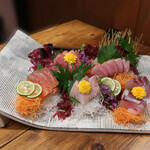 海鮮と釜飯のお店 魚義 - お刺身　五種盛り合わせ1,890円