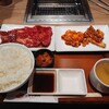 Dairiki - 和牛モモ&上ハラミ&上ロース定食と追加のホルモン（右）