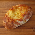 ヒュッグリーベーカリー - チーズフランス（¥250）