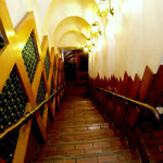 浪曼房 - 地下への階段。