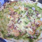 CONA - ランチピザ：バジルシーフードはバジルの風味も楽しめます。