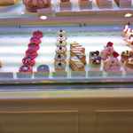 アカシエ - カウンターの中にはケーキがいっぱい