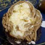 アカシエ - モンブランは、栗のクリーム部分が大変濃厚な味わいで
      栗の含有率が高いのか？栗ならではの風味もしっかりと感じます。