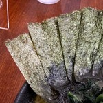 横浜家系ラーメン 三郷家 - 海苔増しは5枚100円。
