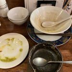 海老丸らーめん - 麻婆丼の茶碗は途中で下げてくれたので一個少ないです。