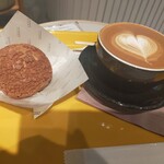 UPLIGHT COFFEE - バニラシュークリームとカフェラテ