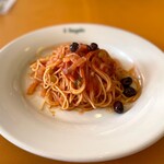 イル レガーロ - 高原大根と黒オリーブのマリナーラトマトソーススパゲッティー