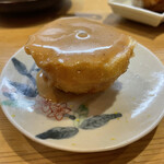 四谷 うえ村 - 無花果の天ぷら、お熱いうちに♡ピーナッツ味噌だかなんだか。外はサクッサクッなのに口の中で溶けたぁぁ