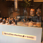 The Coffee Market +BAKES - 店舗内観①