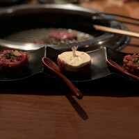 生粋 - ユッケ三銃士　左からみそ、ホワイト、納豆