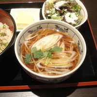 鴨料理専門店 鴨亭 - 小そば。鴨のいい出汁と香りが出ています