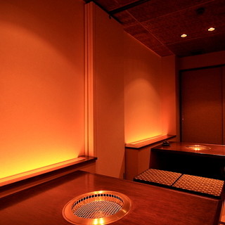 Relax in the horigotatsu seats... Completely private rooms for 2 to 18 people are also available!