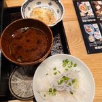 東京酒BAL 塩梅 - 付属のしらすご飯、味噌汁、小鉢