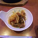 肉と魚 いっすんぼうし - 「牛すじ鉄板焼き」