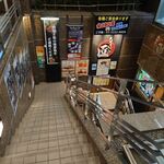 Taishuu Izakaya Eito - 店への階段（この階段を下りると店があります）