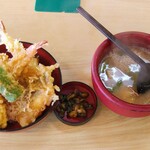 寺泊中央水産 まるなか - 天丼と番屋汁のセット　1100円