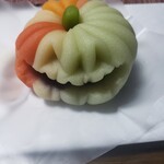 御菓子司 福来雀 あずき宿 - 本日の練りきり「ハロウィンのお化けカボチャ」