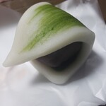 御菓子司 福来雀 あずき宿 - 本日の練りきり「笹」