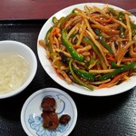 台湾料理　嘉宴楼 - 四川飯です、あれ？青椒肉絲？