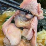 家系総本山 ラーメン 吉村家 - 火が入ったチャーシュー