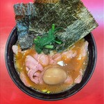 家系総本山 ラーメン 吉村家 - チャーシューメンと味玉