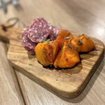 タベルナ・バルボーネ - サラメ・マンドヴァーノと完熟フルーツ