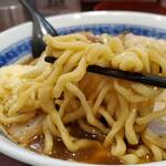 中華そば たた味 - 縮れ太麺リフト