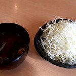 平田牧場 - おかわりの味噌汁とキャベツ！