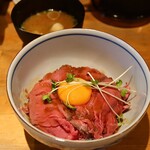 urarobata - ローストビーフ丼(900円)