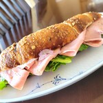 サイラー - モルタデッラサンド。