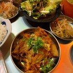 Stir-fried pork kimchi set meal