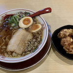 onomichira-memmenyaissei - こってりラーメン 玉子入り 810円・唐揚げ 300円