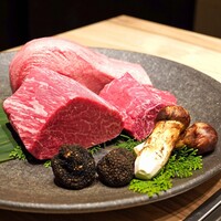 焼肉うしごろ 新宿三丁目店 - タン、ハラミ、ヒレ肉、どれも栃木産のもの