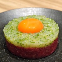 焼肉うしごろ 新宿三丁目店 - 白海老のエスニック和牛タルタル パニプリ添えタルタル