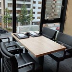 銀座 四代目 高橋屋 - 窓側テーブル席